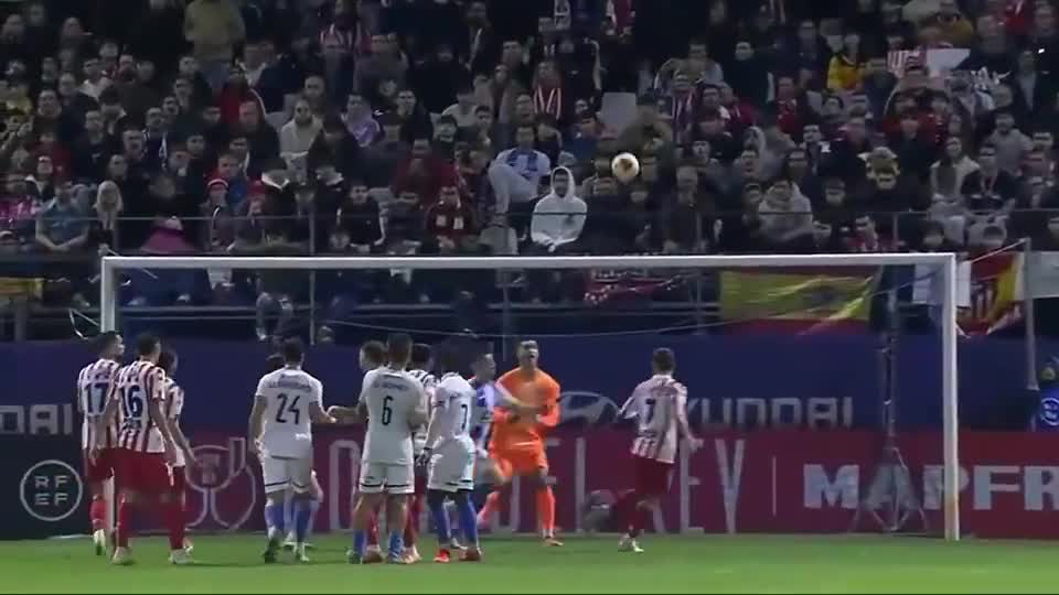 土媒：卢克曼接受加拉塔萨雷900万欧年薪，在等俱乐部谈妥