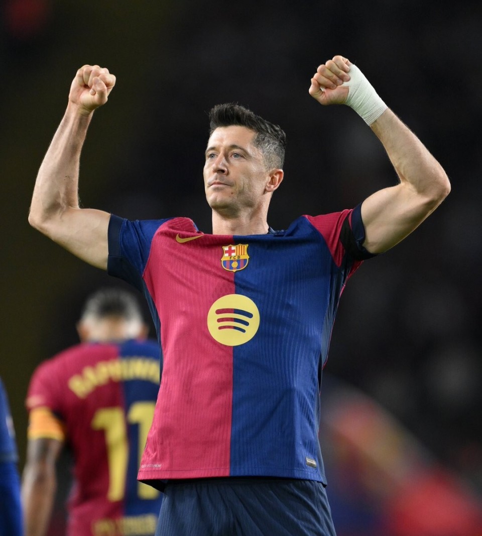 心念老东家！奥斯卡社媒晒照观看海港vs柔佛亚冠比赛