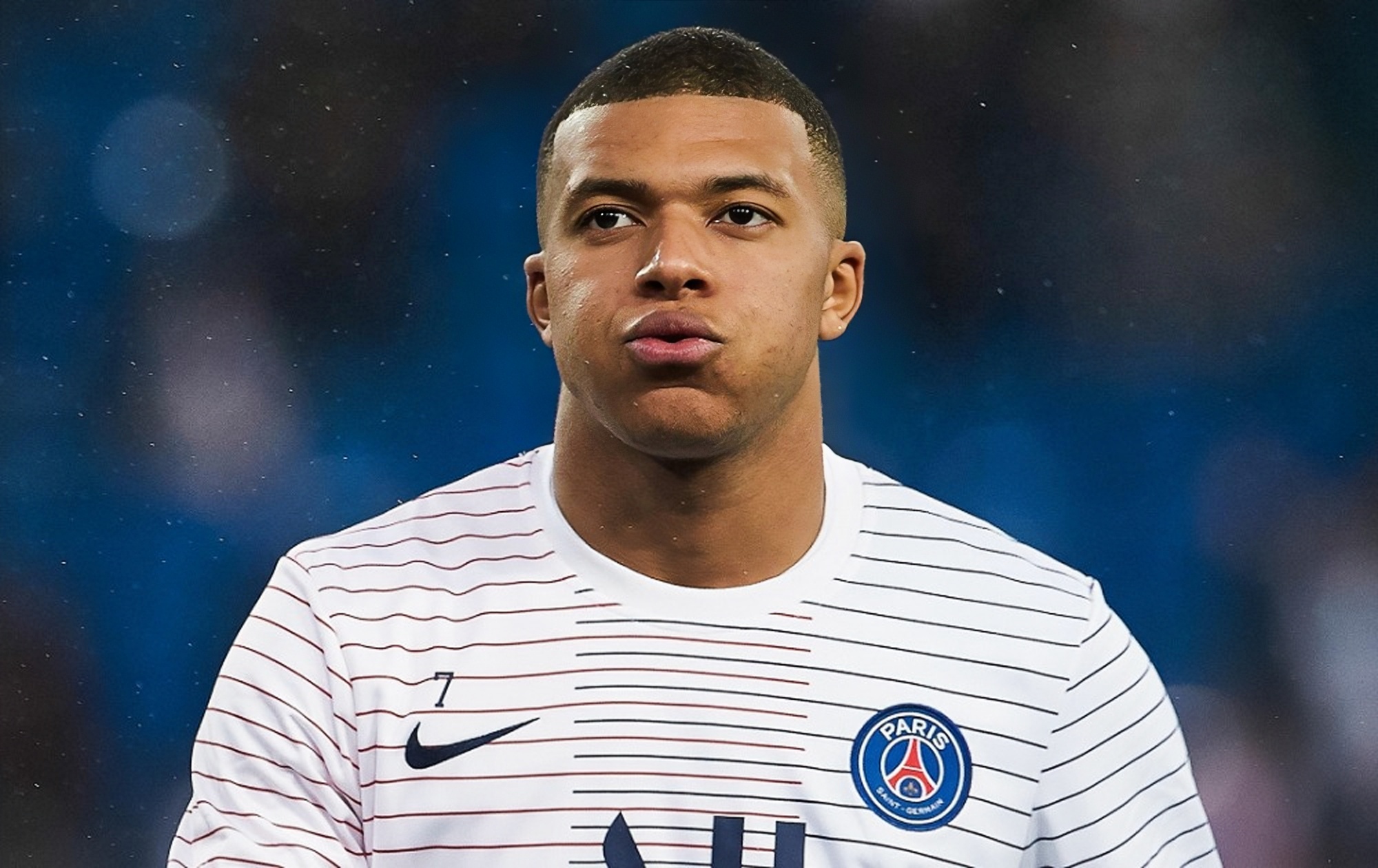 传奇门将正式退役，全场球迷起立致敬